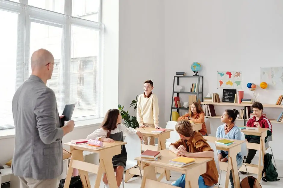 Ilustrasi siswa berdiskusi di ruang kelas modern